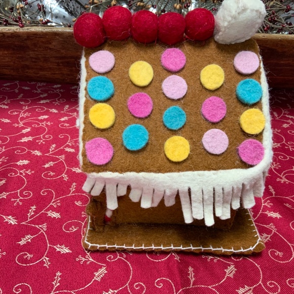 Christmas Felt Gingerbread House - Picture 5 of 6